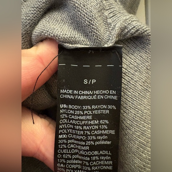 White House Black Market Cashmere Blend Sweater size S Gray V Neck EUC - Picture 3 of 4